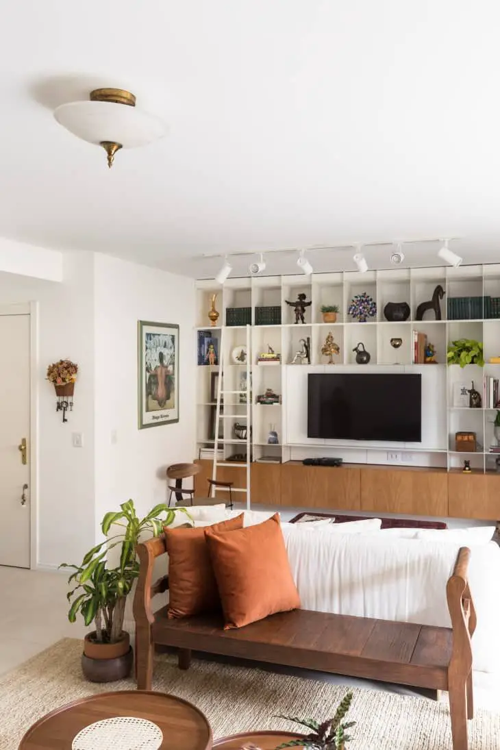best small living room decor on a budget, small living room decor, living room decor on a budget, small living room decor ideas, living room decor ideas, small loveseat decor ideas, small living room decor bold colors, small living room natural light decor.