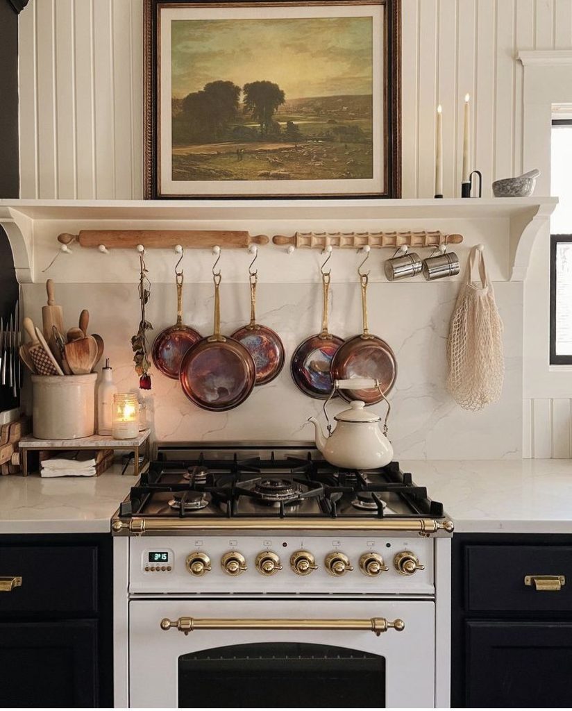 Top of stove decor ideas, stovetop decor ideas, top of stove decor on a budget, top of stove apartment decor, stovetop decor for fall, fall stovetop design ideas.