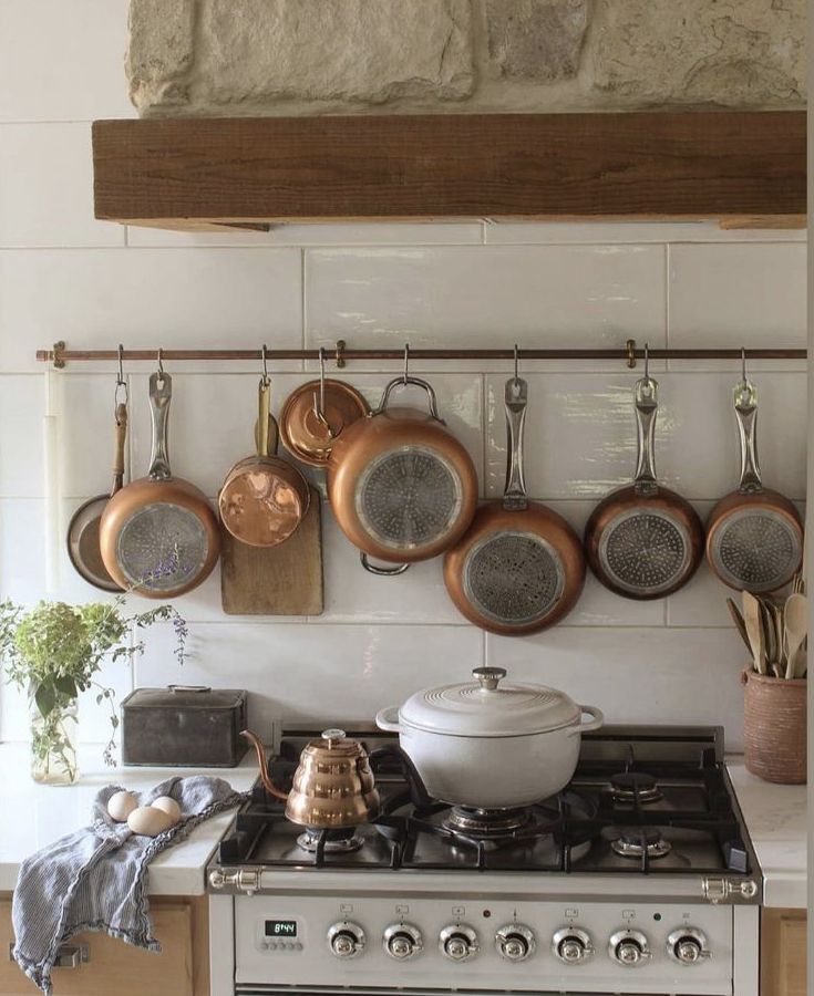Top of stove decor ideas, stovetop decor ideas, top of stove decor on a budget, top of stove apartment decor, stovetop decor for fall, fall stovetop design ideas, top of stove decor ideas for fall and winter.