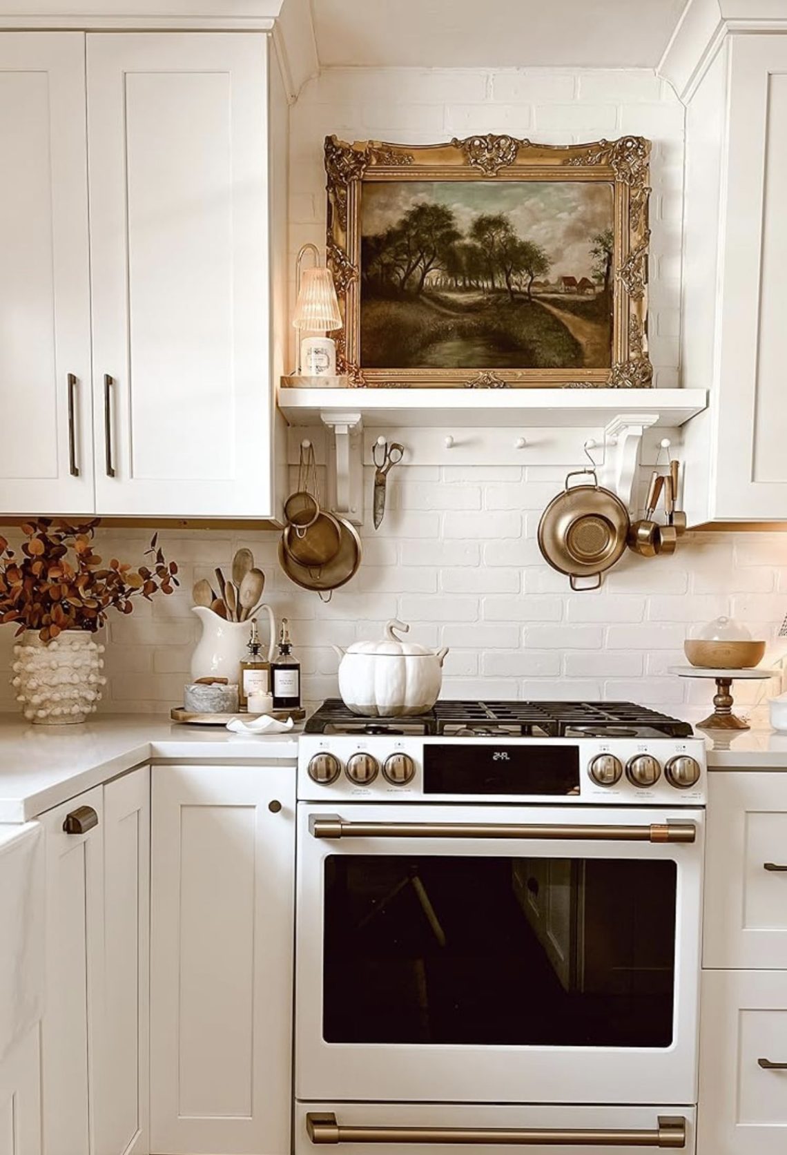 Top of stove decor ideas, stovetop decor ideas, top of stove decor on a budget, top of stove apartment decor, stovetop decor for fall, fall stovetop design ideas, top of stove decor ideas for fall and winter.